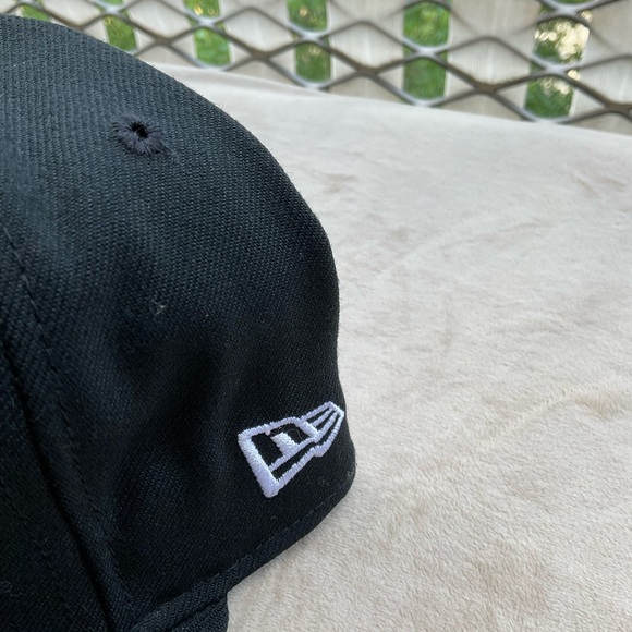 New Era MyFitteds Exclusive “I RUN NY” size 8 BLACK fitted - Picture 4 of 9